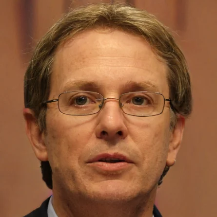 Kasinon kirjoittaja Mitchell Fletcher